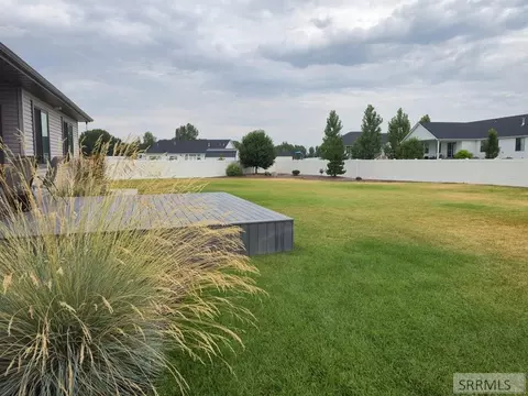 Exterior - 1012 Cypress Loop, Rexburg, ID 83440 photo 4 of 4
