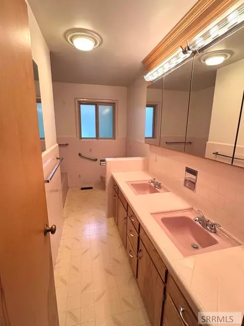 Bath - 3839 E 12 N, Rigby, ID 83442 photo 1 of 5
