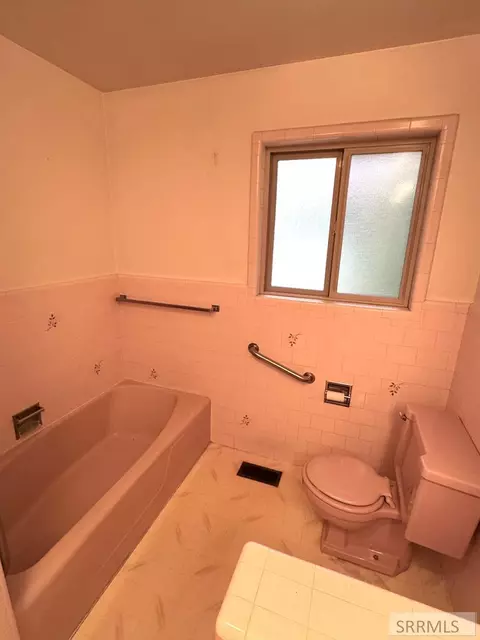 Bath - 3839 E 12 N, Rigby, ID 83442 photo 2 of 5