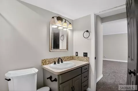 Bath - 4465 E Cochise Dr, Ammon, ID 83406 photo 5 of 5