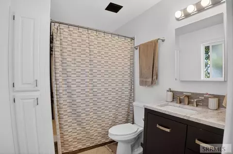 Bath - 4465 E Cochise Dr, Ammon, ID 83406 photo 3 of 5