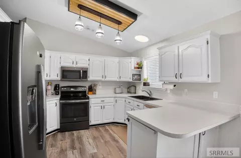 Kitchen - 4465 E Cochise Dr, Ammon, ID 83406 photo 3 of 3
