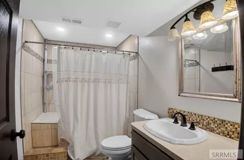 Bath - 4465 E Cochise Dr, Ammon, ID 83406 photo 4 of 5