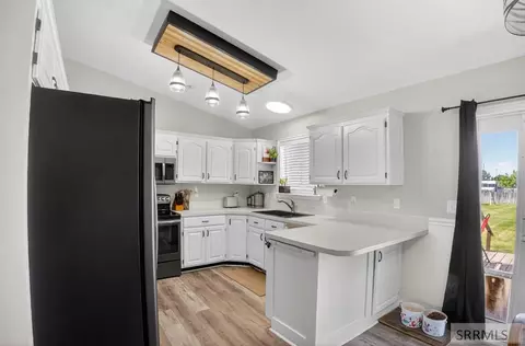 Kitchen - 4465 E Cochise Dr, Ammon, ID 83406 photo 1 of 3