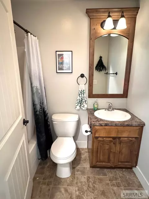 Bath - 3937 E 172 N, Rigby, ID 83442 photo 2 of 3