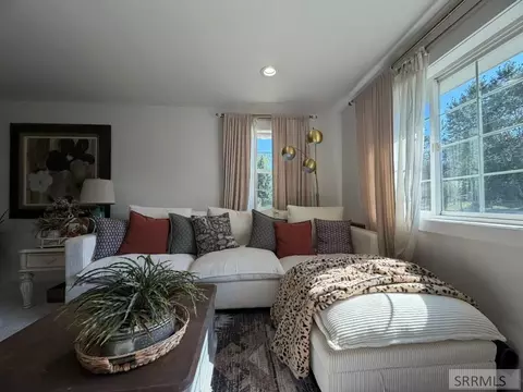 Living - 403 9th St, Salmon, ID 83467 photo 4 of 5