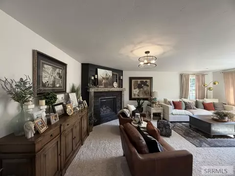 Living - 403 9th St, Salmon, ID 83467 photo 1 of 5