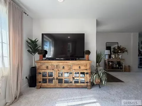 Living - 403 9th St, Salmon, ID 83467 photo 5 of 5
