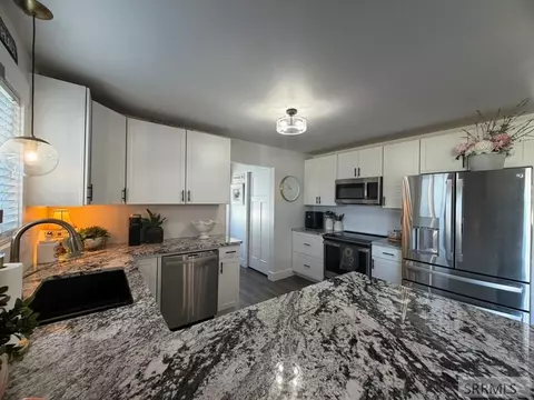Kitchen - 403 9th St, Salmon, ID 83467 photo 5 of 6