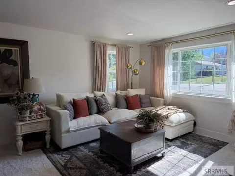 Living - 403 9th St, Salmon, ID 83467 photo 3 of 5