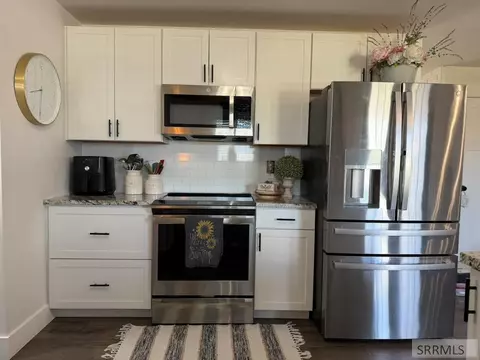 Kitchen - 403 9th St, Salmon, ID 83467 photo 2 of 6