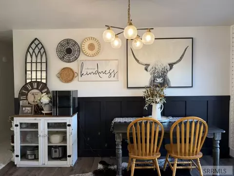Dining - 403 9th St, Salmon, ID 83467 photo 1 of 2