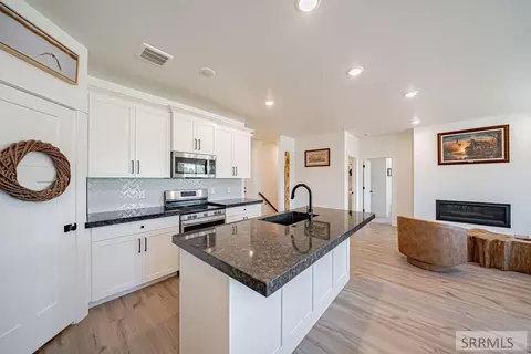 4777 E Miles Dr, Iona, ID 83427 photo 10