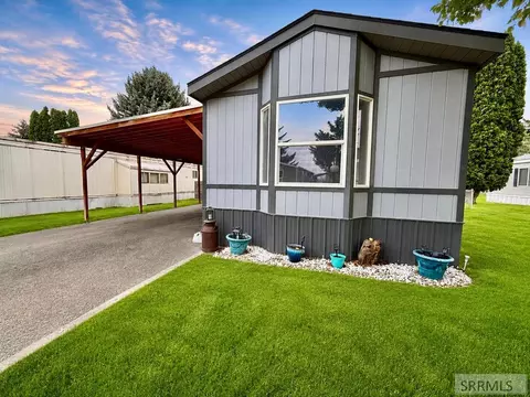 1835 N Whispering Pines Dr, Idaho Falls, ID 83401