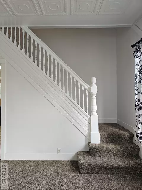 Entry Way - 212 Pine St, Mackay, ID 83251 photo 2 of 6