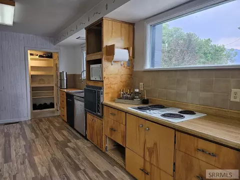 Kitchen - 212 Pine St, Mackay, ID 83251 photo 4 of 6