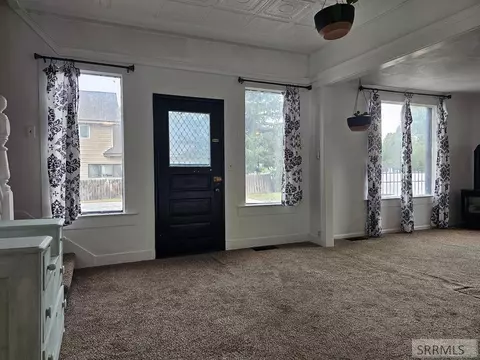 Entry Way - 212 Pine St, Mackay, ID 83251 photo 1 of 6