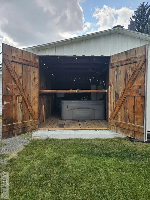 Exterior - 212 Pine St, Mackay, ID 83251 photo 13 of 17