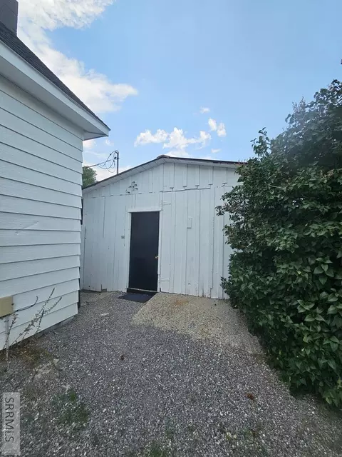 Exterior - 212 Pine St, Mackay, ID 83251 photo 12 of 17