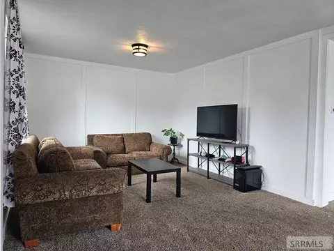 Living - 212 Pine St, Mackay, ID 83251 photo 2 of 3