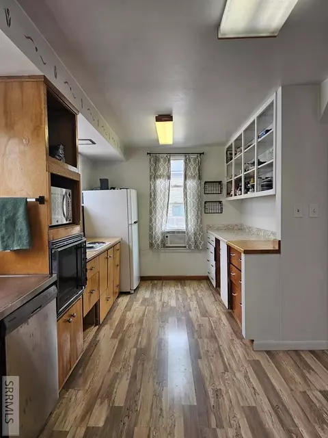 Kitchen - 212 Pine St, Mackay, ID 83251 photo 2 of 6