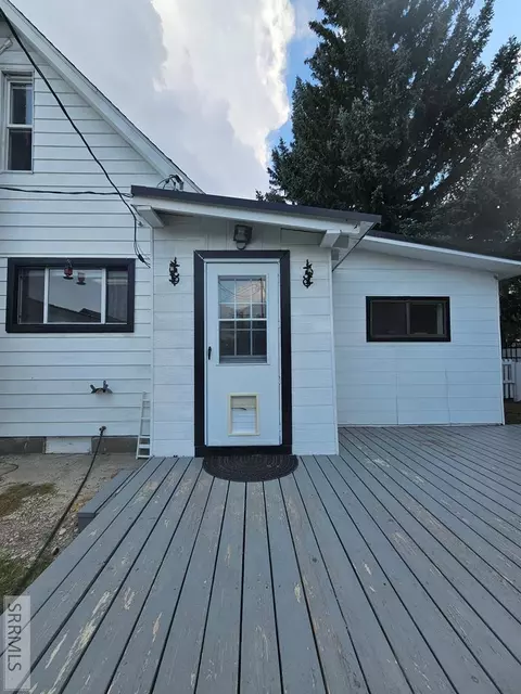 Exterior - 212 Pine St, Mackay, ID 83251 photo 10 of 17
