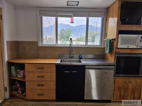 Kitchen - 212 Pine St, Mackay, ID 83251 photo 6 of 6