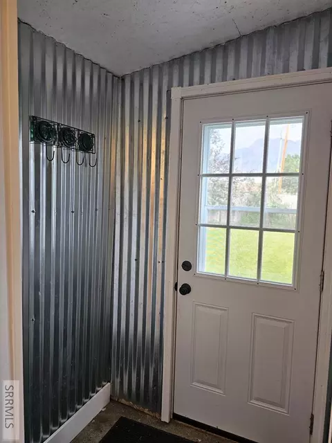 Entry Way - 212 Pine St, Mackay, ID 83251 photo 5 of 6
