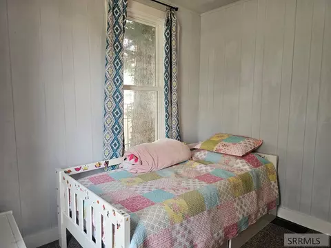 Bedroom - 212 Pine St, Mackay, ID 83251 photo 2 of 5
