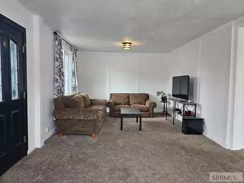 Living - 212 Pine St, Mackay, ID 83251 photo 1 of 3