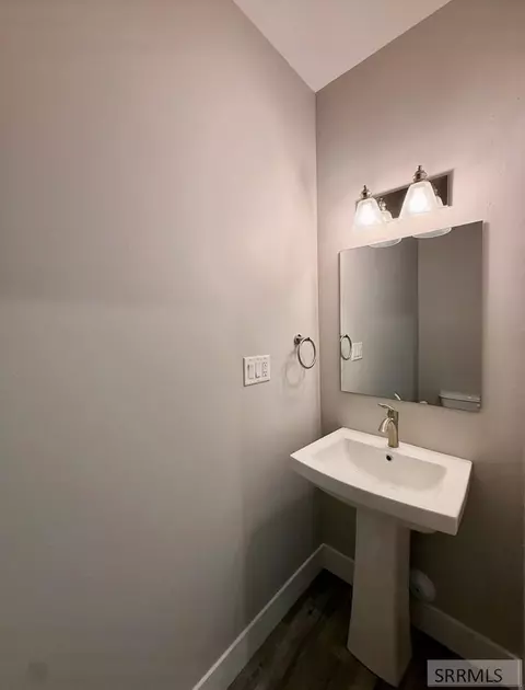 Bath - 1406 N 615 E, Shelley, ID 83274 photo 1 of 8