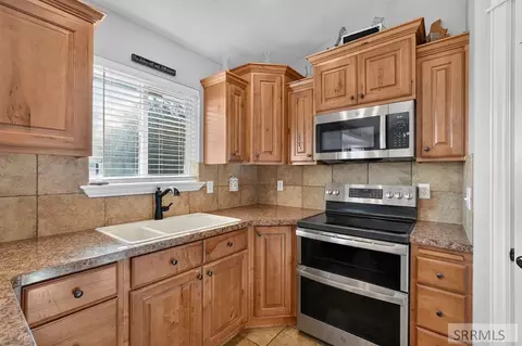 Kitchen - 4543 Hershey Loop, Chubbuck, ID 83202 photo 2 of 3