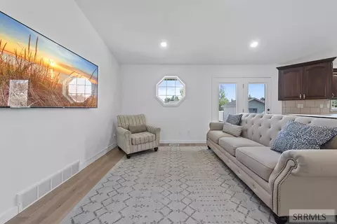 Living - 625 Vale Ln, Rexburg, ID 83440 photo 1 of 2