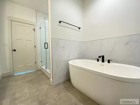 Bath - 1144 Caliber Ln, Ammon, ID 83401 photo 1 of 2