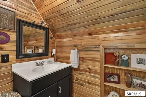 Bath - 4236 Summit Dr, Mackay, ID 83251 photo 1 of 3