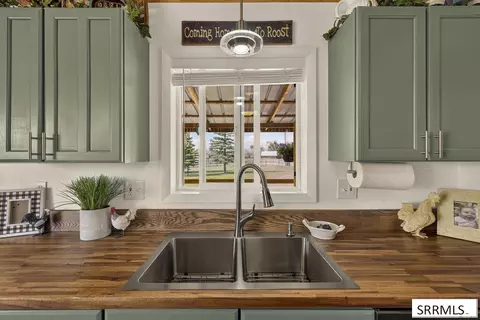 Kitchen - 4236 Summit Dr, Mackay, ID 83251 photo 5 of 5