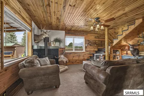 Living - 4236 Summit Dr, Mackay, ID 83251 photo 2 of 6