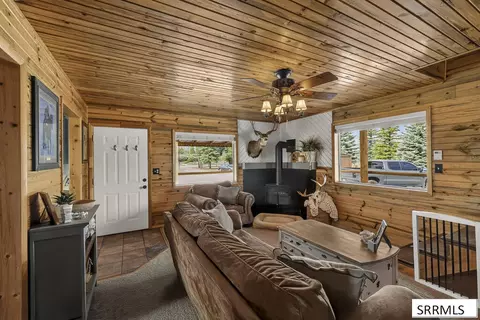 Living - 4236 Summit Dr, Mackay, ID 83251 photo 1 of 6