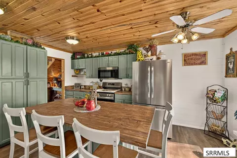 Kitchen - 4236 Summit Dr, Mackay, ID 83251 photo 4 of 5
