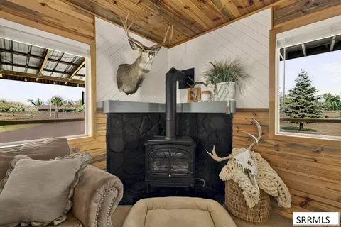 Living - 4236 Summit Dr, Mackay, ID 83251 photo 5 of 6