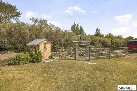 Exterior - 4236 Summit Dr, Mackay, ID 83251 photo 6 of 10