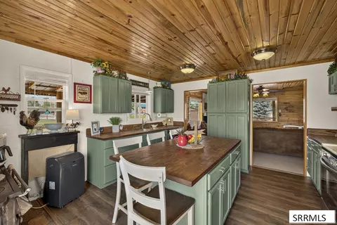 Kitchen - 4236 Summit Dr, Mackay, ID 83251 photo 3 of 5