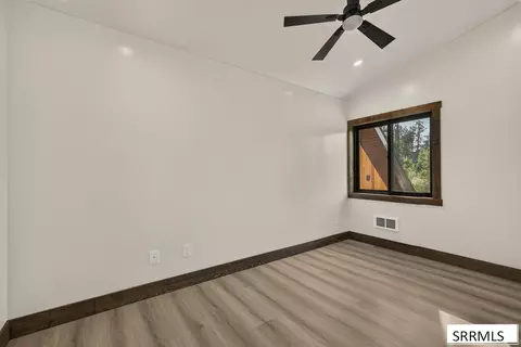 Bedroom - 1527 Shadow Run, Ashton, ID 83420 photo 6 of 8