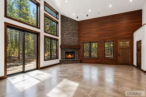 Living - 1527 Shadow Run, Ashton, ID 83420 photo 4 of 6