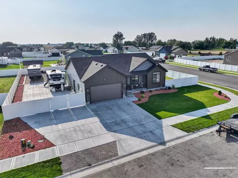 5876 Cedarwood Ln, Idaho Falls, ID 83406