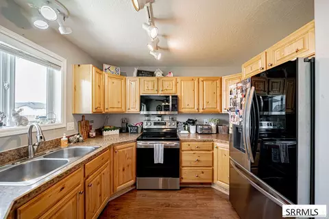 Kitchen - 3893 E Ash Ln, Rigby, ID 83442 photo 4 of 6
