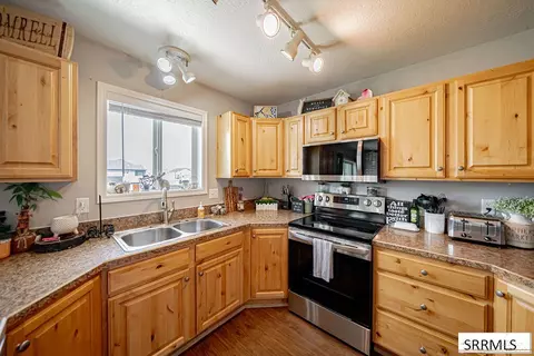 Kitchen - 3893 E Ash Ln, Rigby, ID 83442 photo 2 of 6