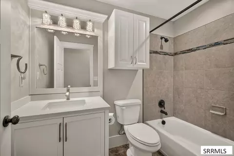 Bath - 5970 Pheasant Dr, Ammon, ID 83401 photo 4 of 5