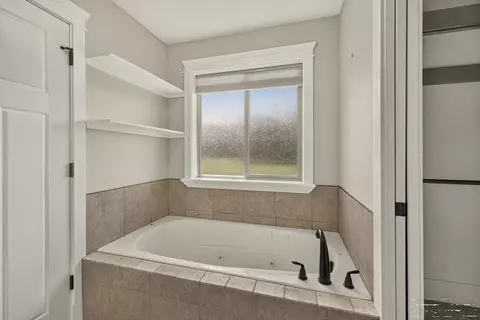 Bath - 5970 Pheasant Dr, Ammon, ID 83401 photo 2 of 5