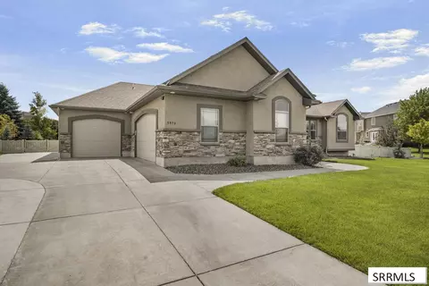 Exterior - 5970 Pheasant Dr, Ammon, ID 83401 photo 3 of 8